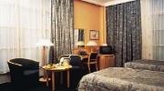 A twin room at Euston Plaza Hotel