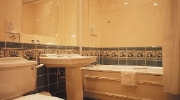 Rydges Hotel Kensington Plaza Bathroom
