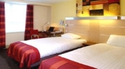  Holiday Inn Express London Limehouse Twin Room