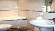 A bathroom at Leisure Inn Hotel